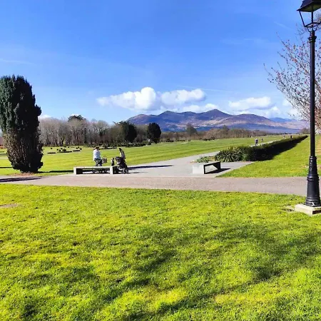 Spacious 2 Bedroom In شقة