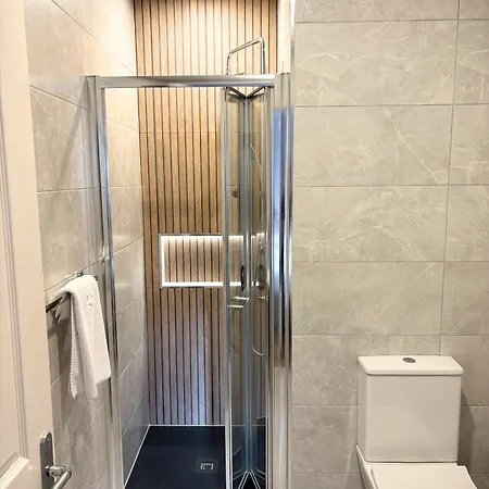 Spacious 2 Bedroom In * キラーニー