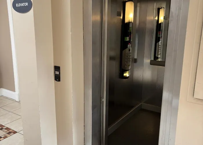 Spacious 2 Bedroom In *