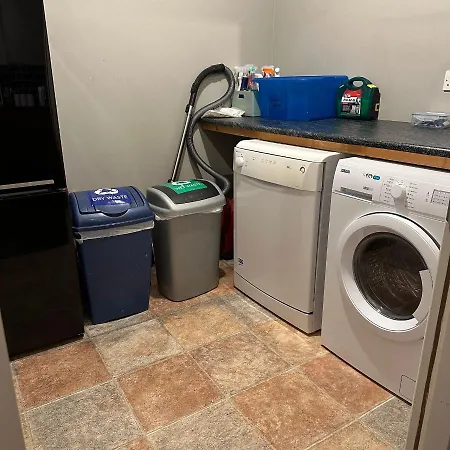 Spacious 2 Bedroom In Килларни